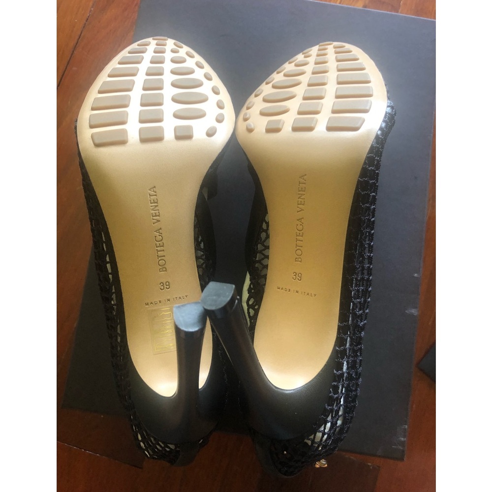 Bottega Veneta Stretch Mesh & Leather Pump - Picture 11 of 12